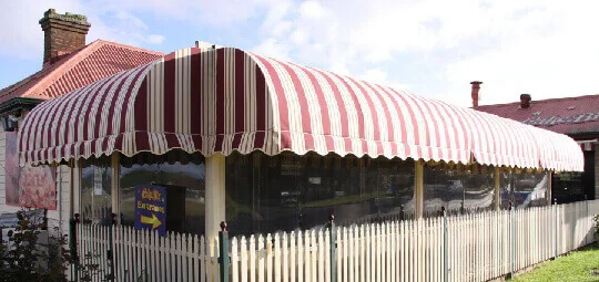 canopy kain restoran